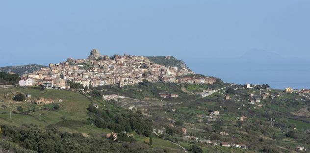 Villetta con giardino e vista mozzafiato sul mare e sulle Eolie