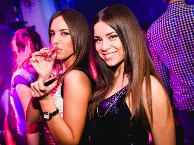 RAGAZZA IMMAGINE DISCOTECA BELLUNO: LAVORO CON VITTO E ALLOGGIO - Foto 2