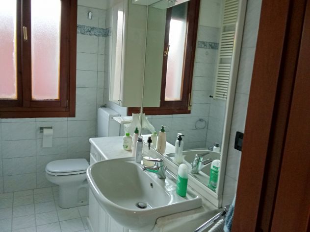 LUMINOSA CAMERA SINGOLA PIAZZA UNITA BOLOGNA 370 euro mensili.