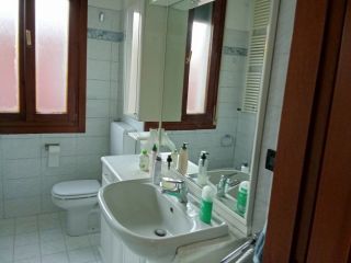 LUMINOSA CAMERA  SINGOLA  PIAZZA UNITA  BOLOGNA  400 euro mensili.