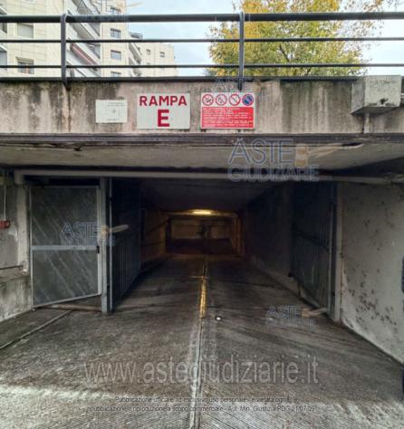 IMMOBILI-IMMOBILE COMMERCIALE-STRADA SAN FAUSTINO n. 155