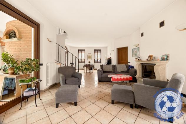 villa bifamigliare con capannone uso deposito - Foto 12