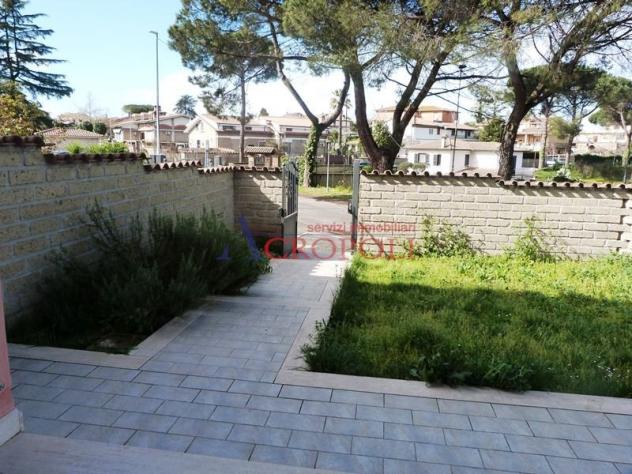 ANGUILLARA SABAZIA, LOCALITA’ POGGIO DEI PINI, APPARTAMENTO INDIPENDENTE CON AMPIO GIARDINO - Foto 3