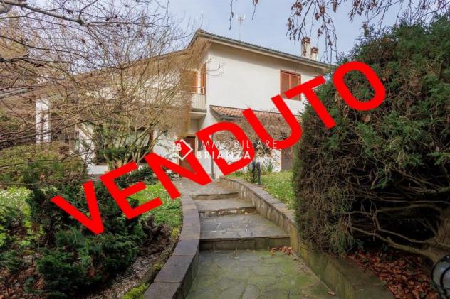 ARCORE: IN VENDITA VILLA SINGOLA CON TERRAZZO E GIARDINO PRIVATO.