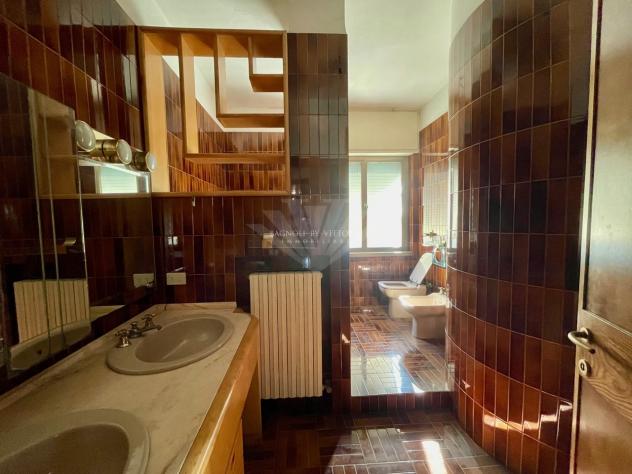 APPARTAMENTO di 9 vani e di 270 mq (PIETRASANTA - Pietrasanta adiacenze centro) rif. 300 - Foto 10