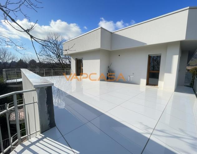 Esclusivo Attico Moderno con Terrazza Panoramica a Livello - Foto 2