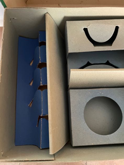 Scatola Regalo Scherzo Con Dito Medio A Molla – 5 Mani In Gomma – Regalo Divertente Per Adulti