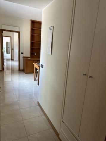 affittasi a referenziati appartamento attico bivani arredato con posto-auto, - Foto 5