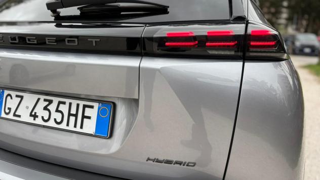 Peugeot 2008 Hybrid 136 e-DCS6 Allure auto 12 MESI DI GARANZIA IVA ESPOSTA - Foto 4