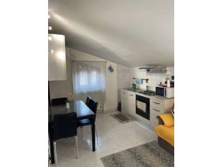 GUIDONIA BILOCALE MANSARDATO ARREDATO CON TERRAZZO