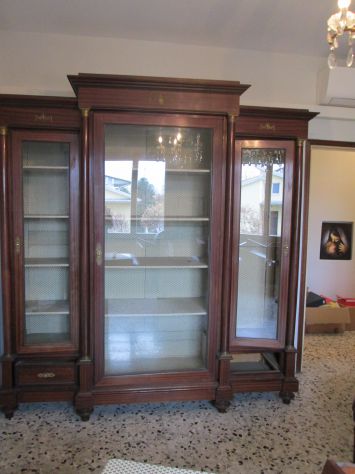PRIVATO VENDE ARMADIO BIBLIOTECA STILE IMPERO IN MOGANO CON 3 ANTE A VETRINA - Foto 5