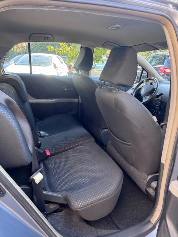 Toyota Yaris 1.3 5 porte Sol - Foto 9