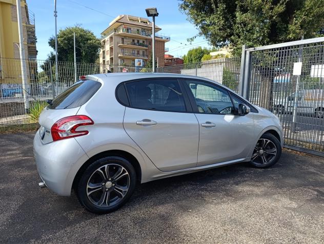 Peugeot 208 1.4 HDi 68 CV 5 porte Allure - Foto 2