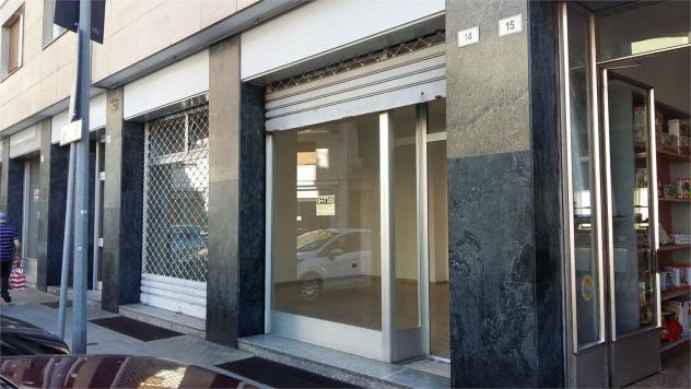 A000085 - NEGOZIO CENTRALE con MAGAZZINO