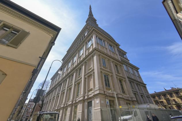 Palazzo / Stabile in vendita a Torino