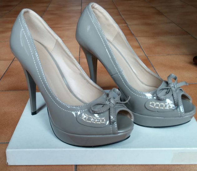 SCARPE IN VERNICE CON PLATEAU - Foto 2