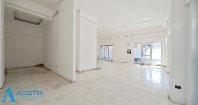 Oltre 3 vetrine in affitto a Taranto - Foto 12
