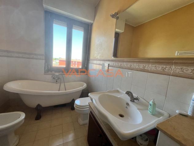TRELOCALI CON TERRAZZA, BOX E CANTINA - Foto 13