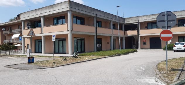 AFFITTASI Locale commerciale a Sant'Enea (PG)