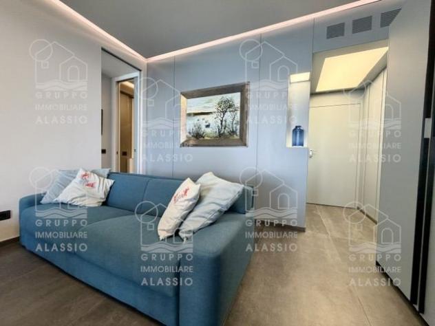 LAIGUEGLIA: SPLENDIDA SOLUZIONE FRONTE MARE CON BOX AUTO - Foto 5