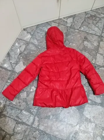 piumino bambina 12 anni rosso. In buone condizioni - Foto 3