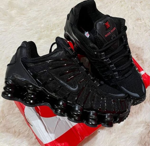 Sneakers Uniche e di Tendenza: Vendita al Dettaglio e in Lotto in Tutte le Tagli - Foto 4
