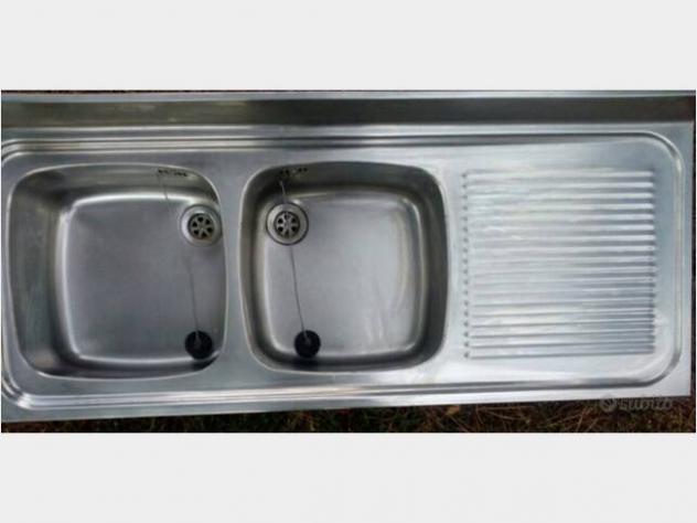 LAVELLO IN ACCIAIO INOX A 2 VASCHE.