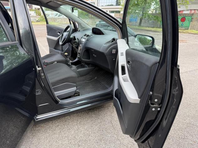 Toyota Yaris 1.3 5 porte Sol - Foto 10