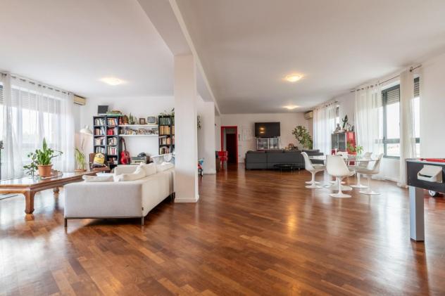 Appartamento in vendita a Cascina 350 mq Rif: 1275785