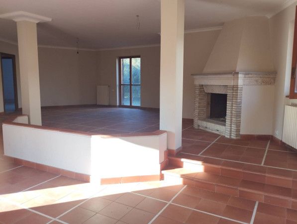MANZIANA, VILLA BIFAMILIARE CON GIARDINO E SALA HOBBY - Foto 4