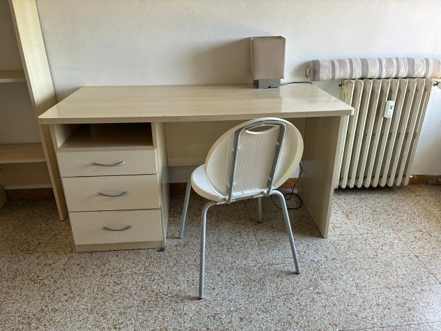 Scrivania con sedia