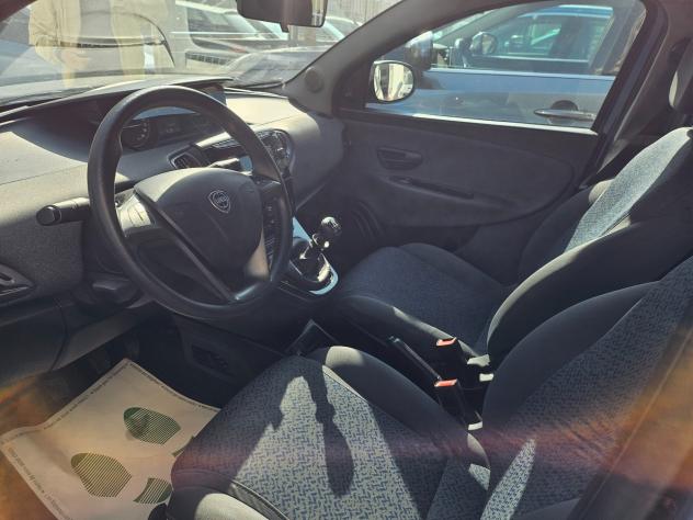 Lancia Ypsilon 1.0 70cv HYBRID 03/2022 - Foto 8