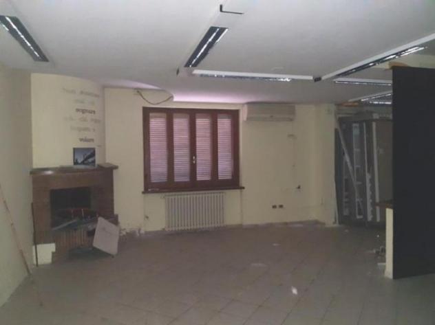 Immobile in asta di 270 m² con più di 5 locali e box auto in vendita a Terni - Foto 16