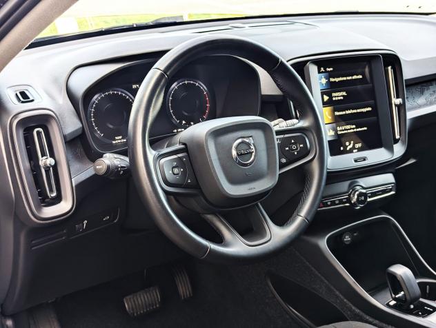 Volvo XC40 T2 automatico Momentum Core - Foto 8