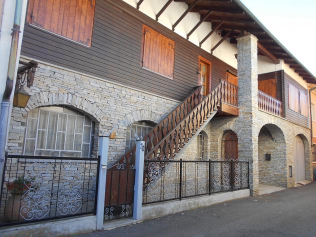 Spaziosa casa con due box auto e magazzino disposta su 2 piani oltre a sottotetto (non abitabile). Il Piano terra è composto da una taverna, uno spazi - Foto 7