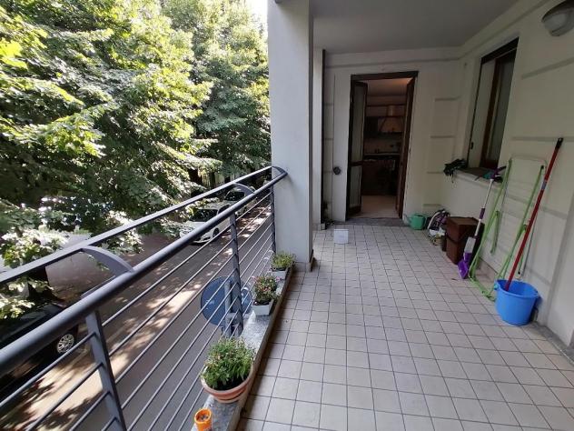 Lissone vicinanze stazione bilocale arredato, cantina e box