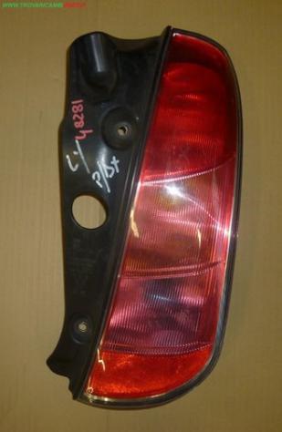 FANALE POST.D. LANCIA YPSILON (843-TE/TI)  Parti elettriche  Fanaleria  Fanali  Fanale est. post. d LANCIA - YPSILON - 01-07-2003 - 01-12-2011