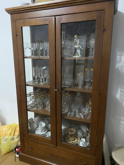 Sala completa / vetrina, credenza, tavolino