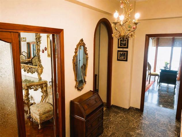 ELEGANZA, SPAZIO E CENTRALITÀ: AMPIO APPARTAMENTO SIGNORILE IN PARCO FRASCINO - Foto 10