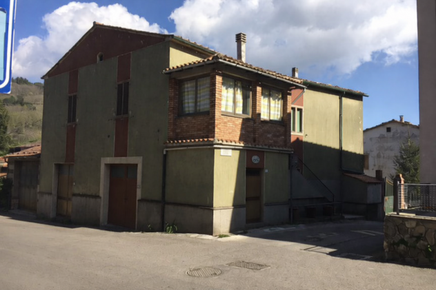 Palazzo / Edificio in vendita a Roccastrada