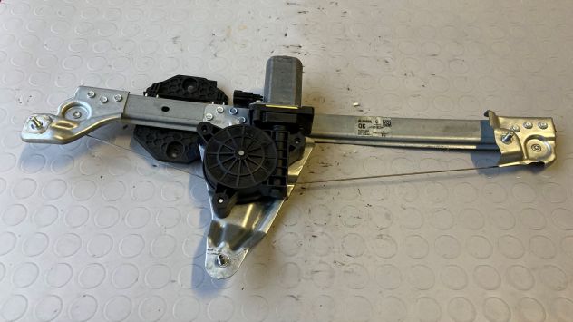 Alzacristallo posteriore SX Dacia Sandero del 2018 (827211031R)