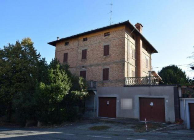 Immobile in asta di 627 m² con più di 5 locali e box auto in vendita a Castelvetro di Modena