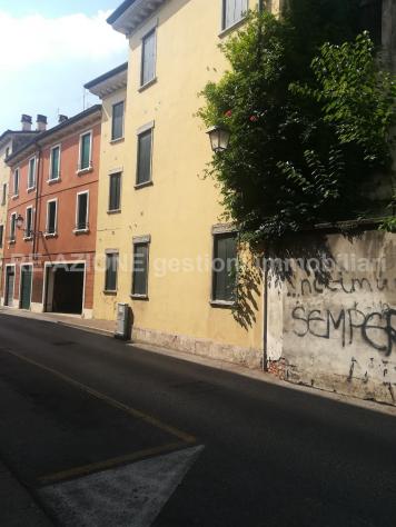PALAZZETTO TERRA/CIELO DA RISTRUTTURARE IN CENTRO STORICO DI VICENZA - Foto 2