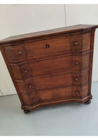 Cassettone " fine 800 " in legno massello di castagno