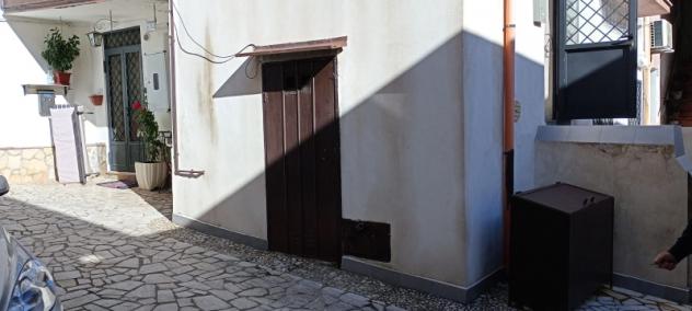 1889/PIEDIMONTE Casa indipendente al primo piano di mq 65 a Piedimonte Matese. Ristrutturata da poco è subito abitabile e si compone di grosso soggior - Foto 2