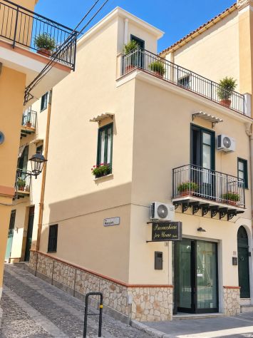Casa indipendente su due piani