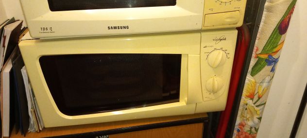 VENDO DUE LAVATRICI UNA CARICO CINQUE KG E UNA TRE KG PIÙ FORNO MICROONDE - Foto 3