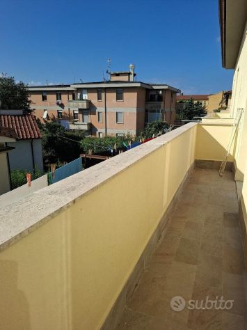 Stanza a uso singolo con balcone privato – Pisa, Via San Francesco - Foto 9