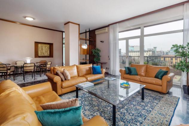 Appartamento di 202 m² con più di 5 locali in affitto a Milano