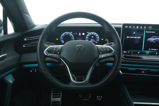 VOLKSWAGEN Tiguan 2.0 TDI 150 CV DSG R-Line IQ.light LED performance rif. 22640312 - Foto 10
